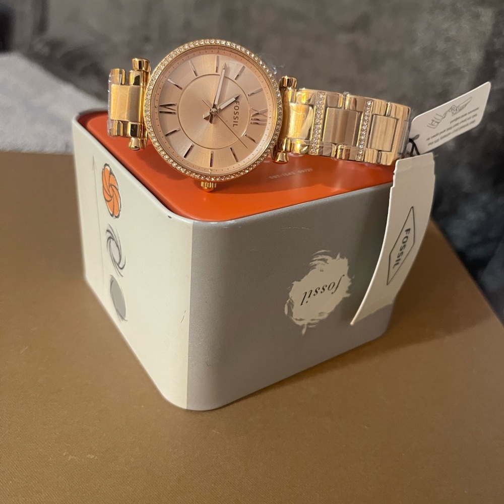 Ladies Fossil watch (rose gold color)